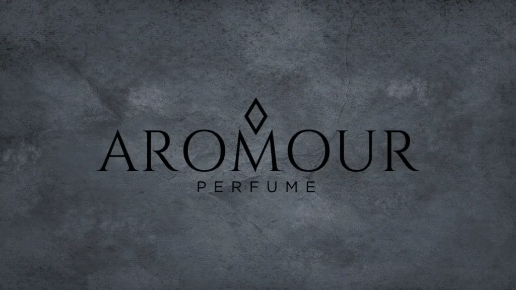 Aromour.lt parduotuvės logotipas ant pilko fono.